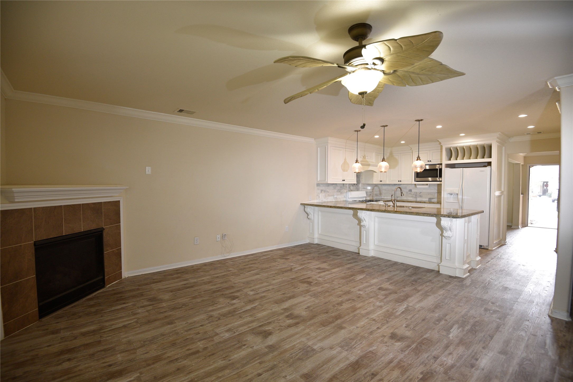 9997 Hyacinth Way Conroe, TX 77385 - Photo 12 of 45