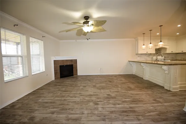 $2,400 | 9997 Hyacinth Way, Conroe, TX 77385