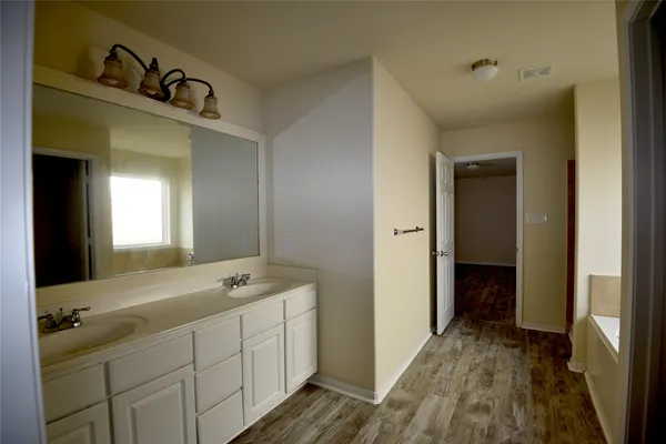 $2,400 | 9997 Hyacinth Way, Conroe, TX 77385