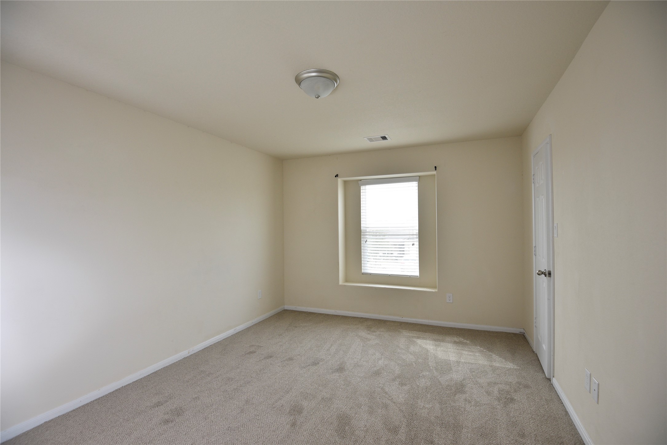 9997 Hyacinth Way Conroe, TX 77385 - Photo 31 of 45 an empty room with a window