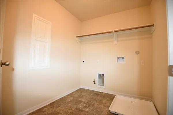 $2,400 | 9997 Hyacinth Way, Conroe, TX 77385