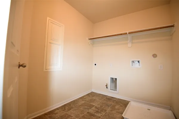 $2,400 | 9997 Hyacinth Way, Conroe, TX 77385