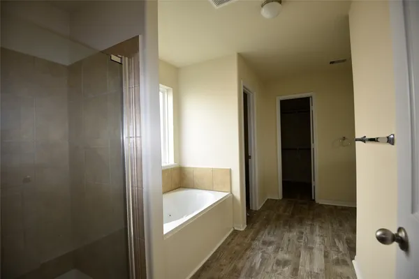 $2,400 | 9997 Hyacinth Way, Conroe, TX 77385