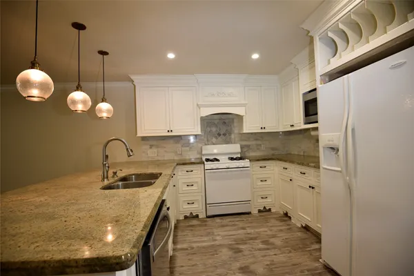 $2,400 | 9997 Hyacinth Way, Conroe, TX 77385