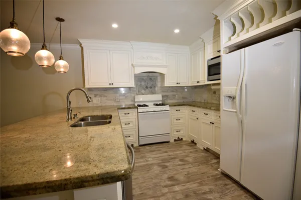 $2,400 | 9997 Hyacinth Way, Conroe, TX 77385