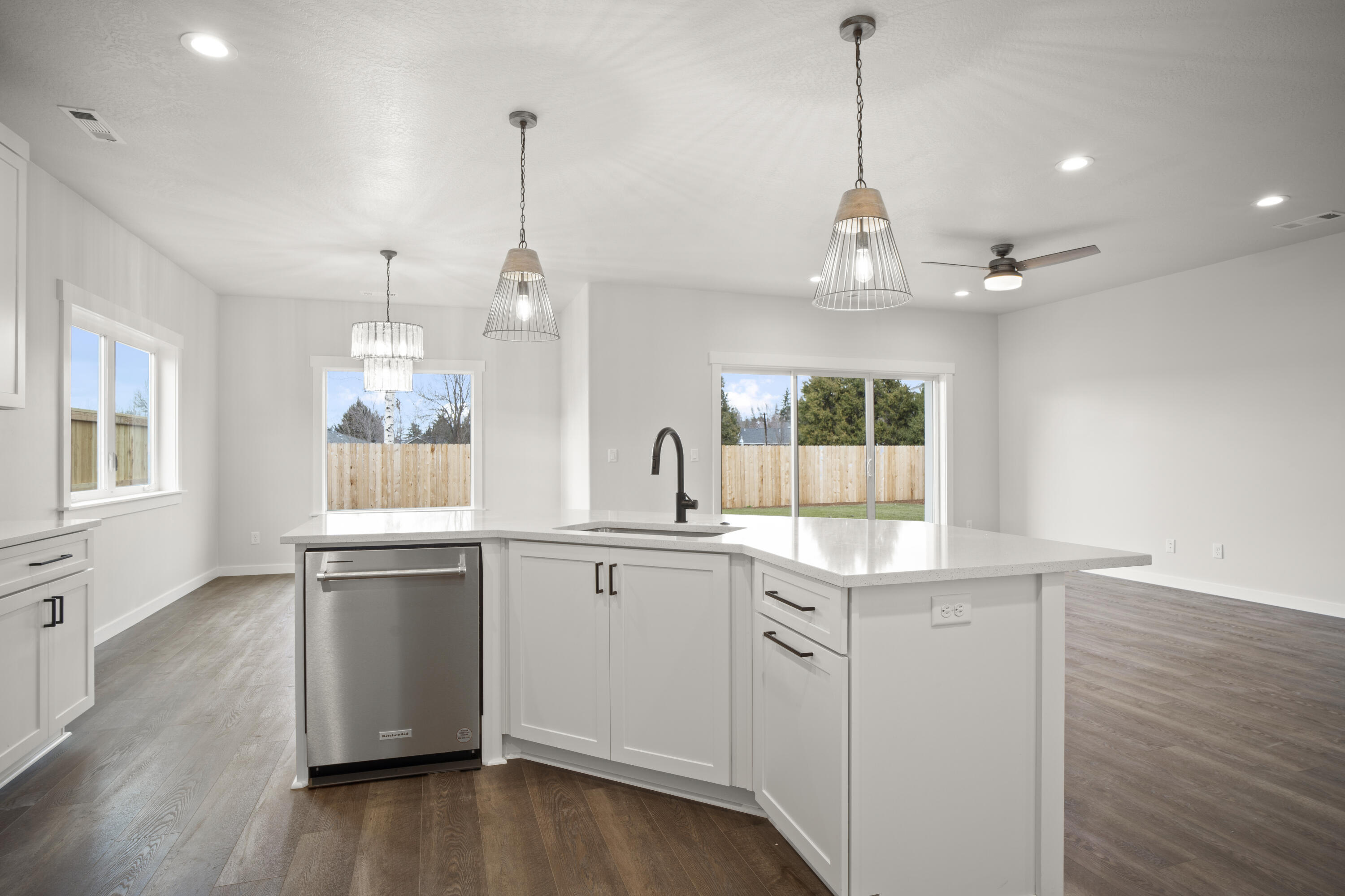263 Samuel Lane Loop Road Phoenix, OR 97535 - Photo 10 of 31 Kitchen
