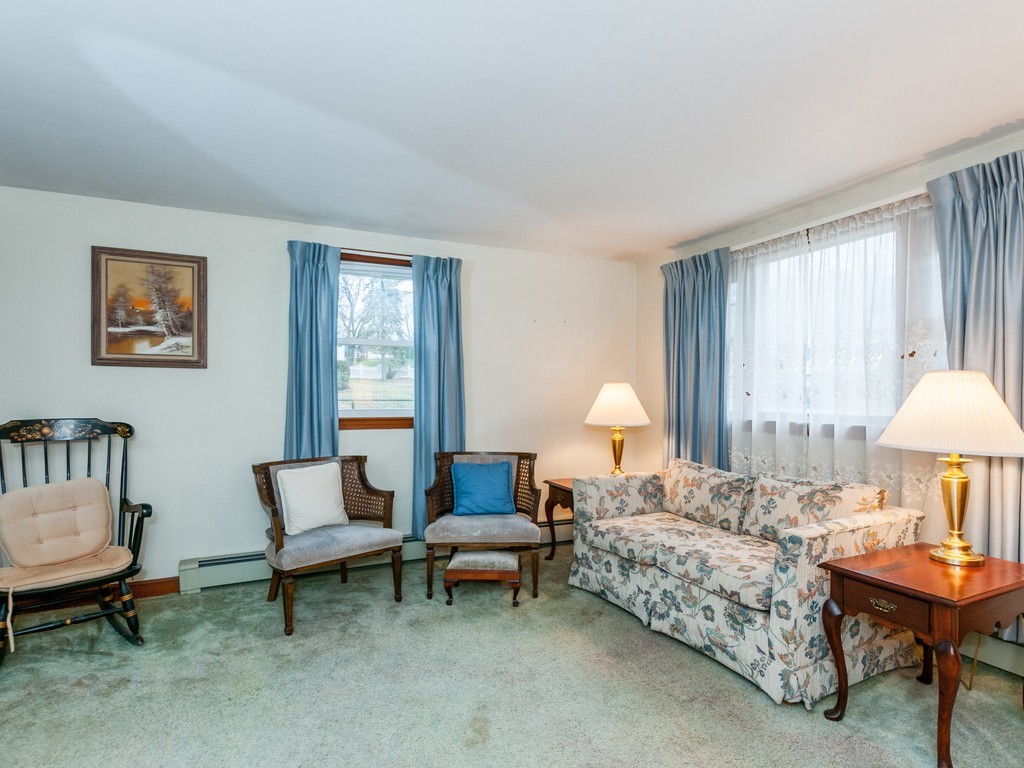 42 Mountain Road Waltham, MA 02451 - Photo 3 of 20