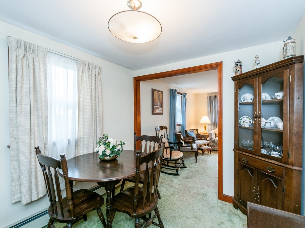 42 Mountain Road Waltham, MA 02451 - Photo 7 of 20