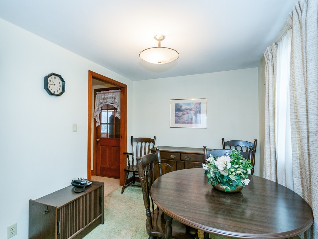 42 Mountain Road Waltham, MA 02451 - Photo 8 of 20