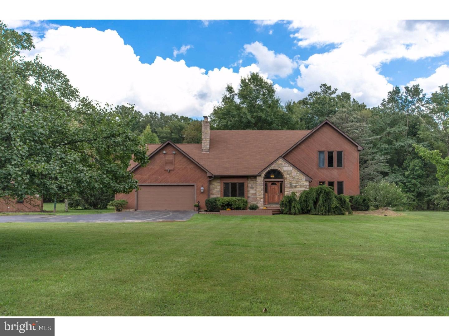 946 Apple Road Quakertown, PA 18951 - Photo 2 of 24 Gallery Image 2