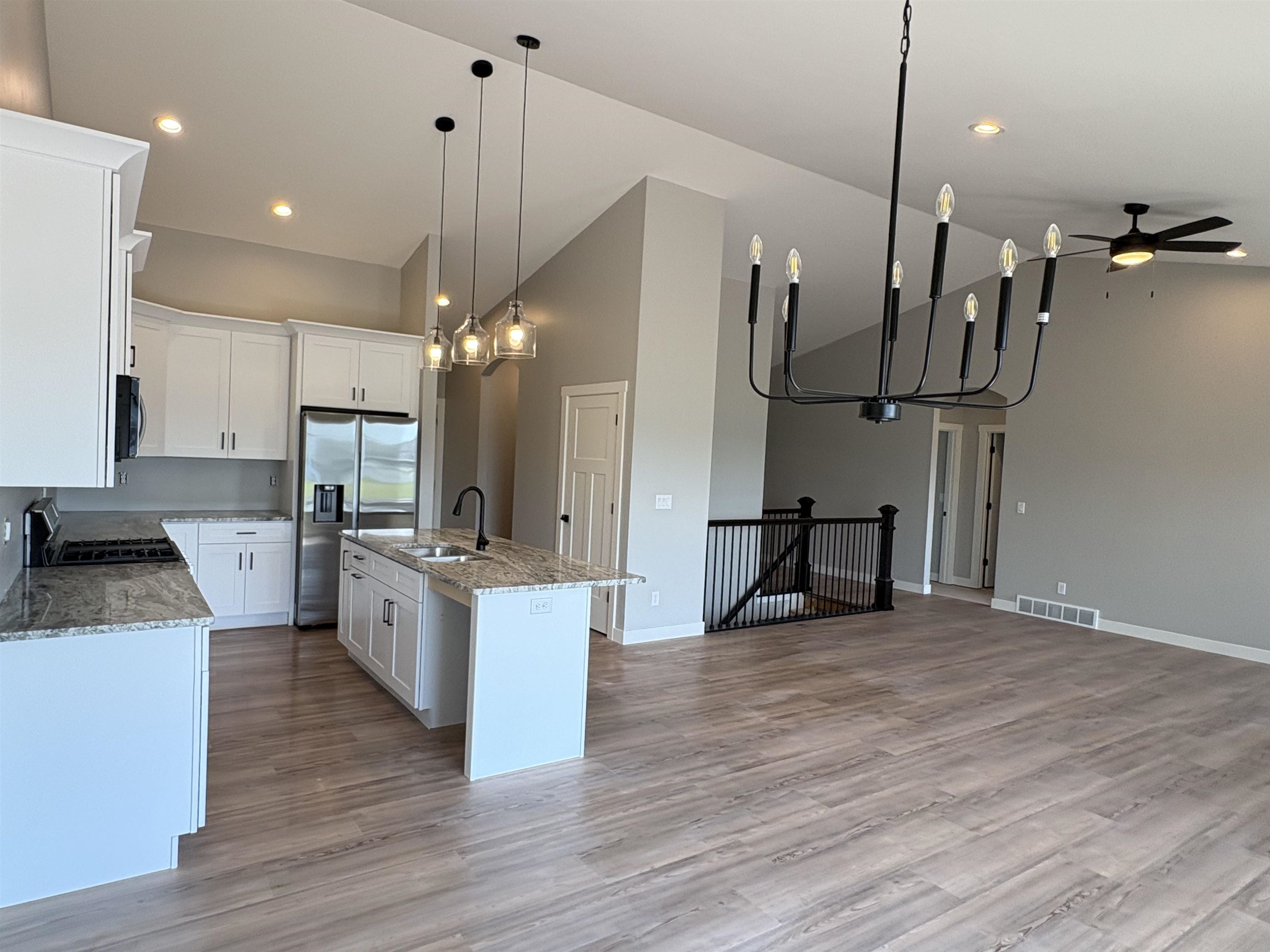 N8843 Killarney Way Menasha, WI 54952 - Photo 4 of 28