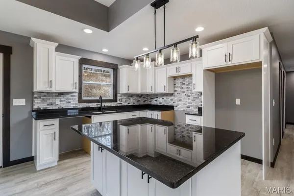 $299,900 | 20977 Halifax Drive, St. Robert, MO 65584