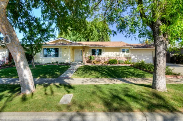 $429,500 | 6656 North Dearing Avenue, Fresno, CA 93710