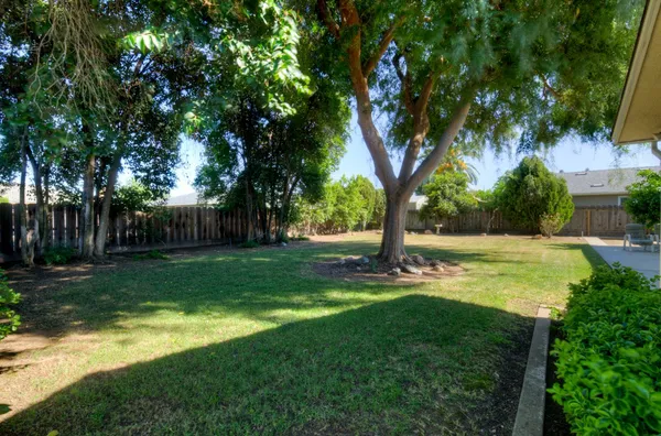 $429,500 | 6656 North Dearing Avenue, Fresno, CA 93710
