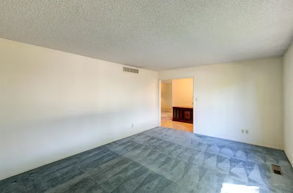 $429,500 | 6656 North Dearing Avenue, Fresno, CA 93710