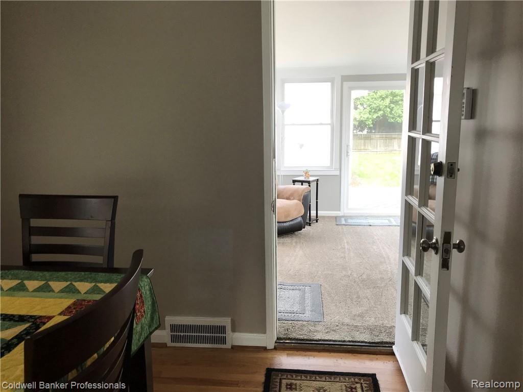 1002 Hawthorne Road Grosse Pointe Woods, MI 48236 - Photo 7 of 26