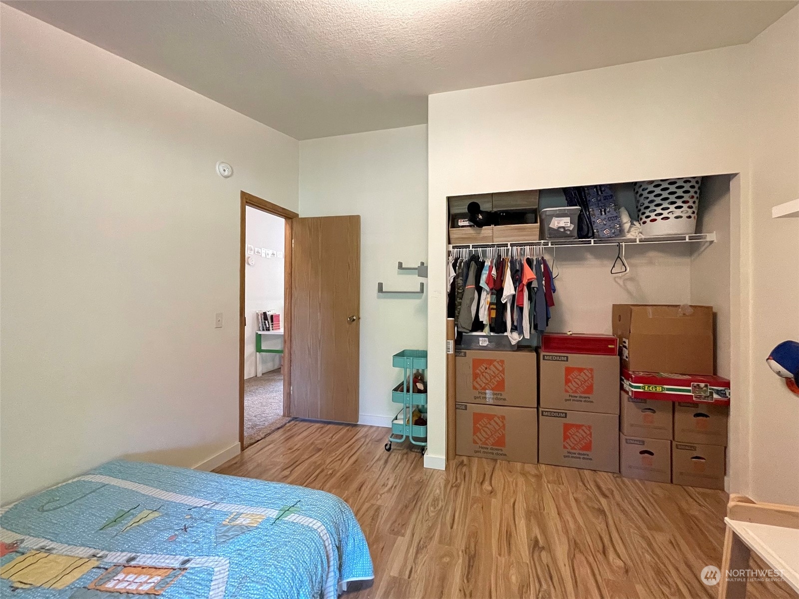 1010 Lemmon Road Port Angeles, WA 98362 - Photo 23 of 40 a bedroom with a bed and a tv
