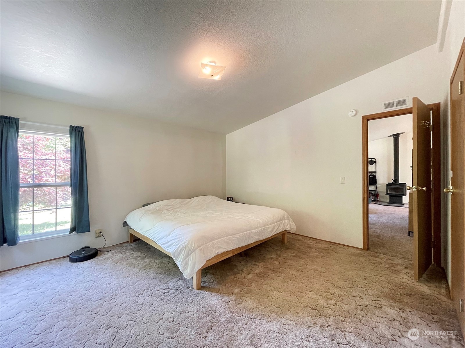 1010 Lemmon Road Port Angeles, WA 98362 - Photo 28 of 40 a spacious bedroom with a bed and a window
