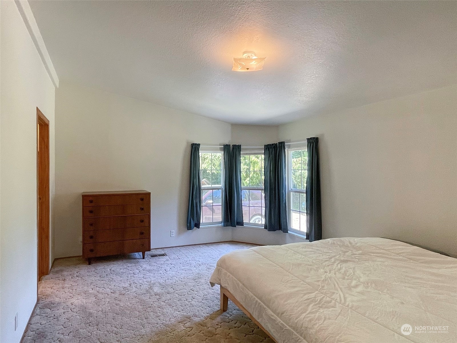 1010 Lemmon Road Port Angeles, WA 98362 - Photo 29 of 40 a bedroom with a bed and a window