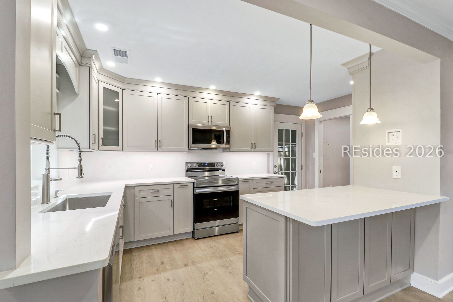 5 Stable Gate Road Hilton Head Island, SC 29926 - Photo 12 of 71 Gorgeous full Kitchen Renovation.