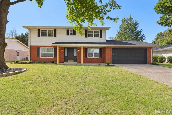 $349,900 | 107 Stacy Drive, Fairview Heights, IL 62208