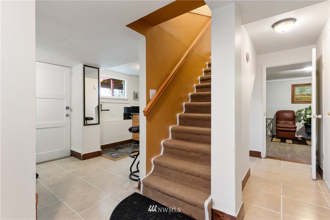 10651 Rustic Road South Seattle, WA 98178 - Photo 16 of 34 a view of entryway and hall