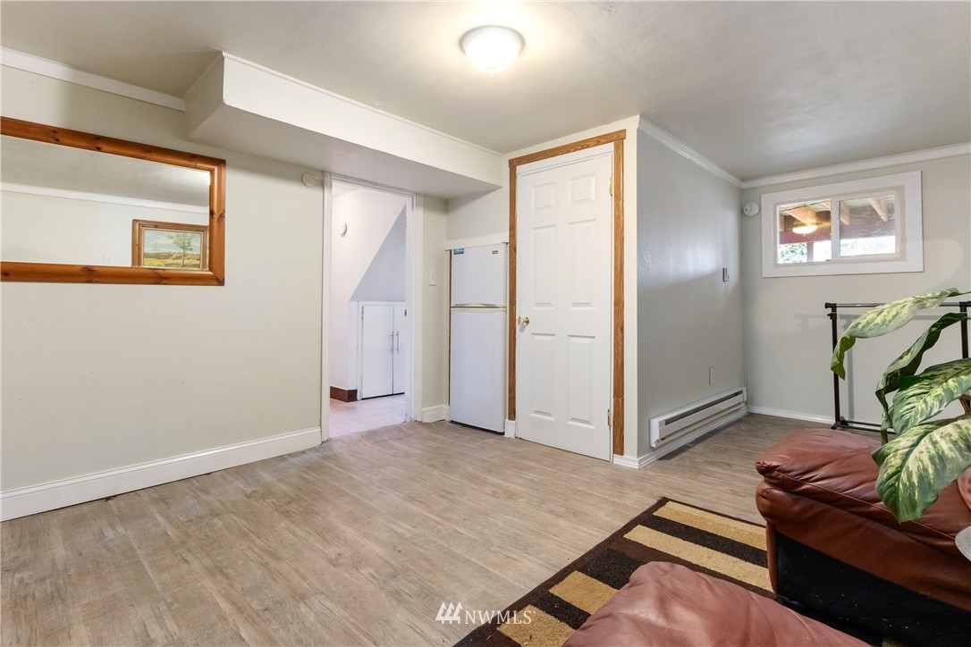 10651 Rustic Road South Seattle, WA 98178 - Photo 25 of 34 a view of livingroom with furniture and a potted plant