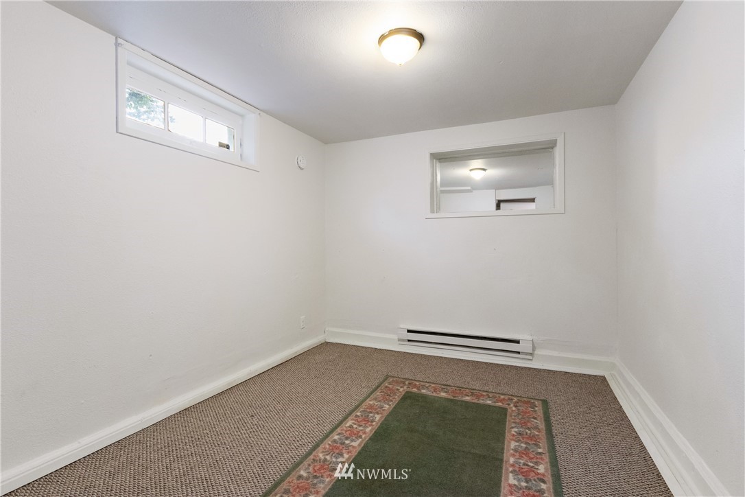 10651 Rustic Road South Seattle, WA 98178 - Photo 26 of 34 an empty room with a bench