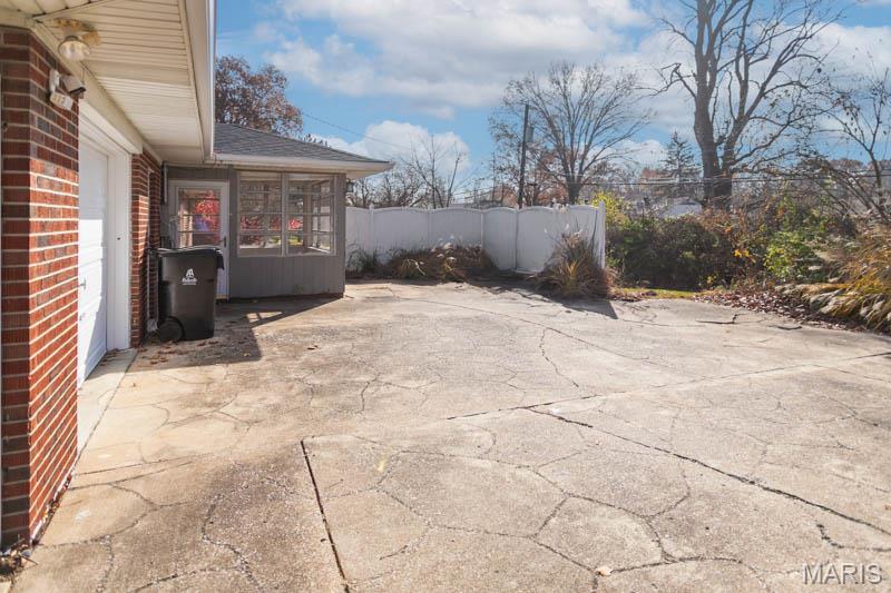 212 Springdale Drive Belleville, IL 62223 - Photo 33 of 38 Gallery Image 33