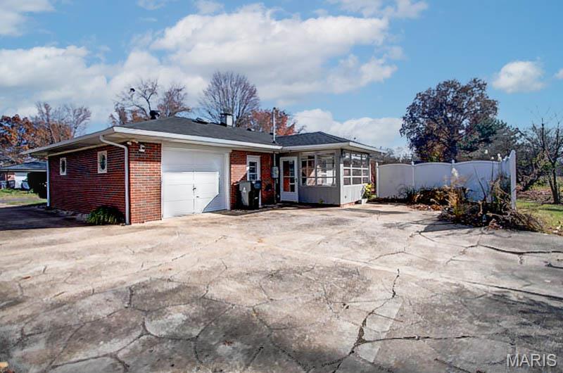 212 Springdale Drive Belleville, IL 62223 - Photo 34 of 38 Gallery Image 34