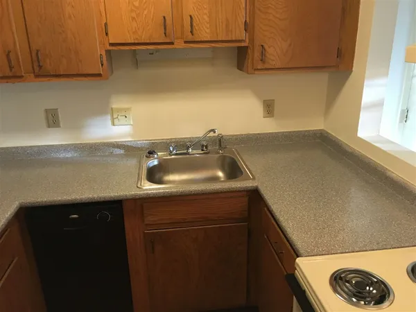 $1,687 | 610 Union Street, Unit 102, Manchester, NH 03104