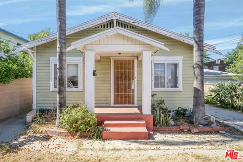 $700,000 | 586 West MacArthur Avenue, San Pedro, CA 90731