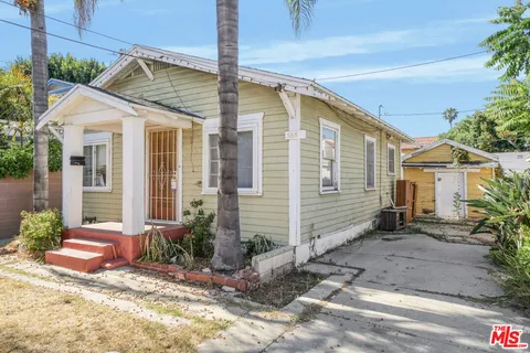 $700,000 | 586 West MacArthur Avenue, San Pedro, CA 90731