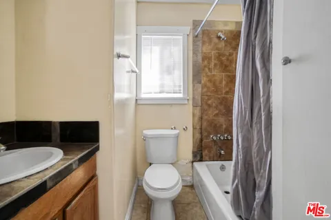 $700,000 | 586 West MacArthur Avenue, San Pedro, CA 90731