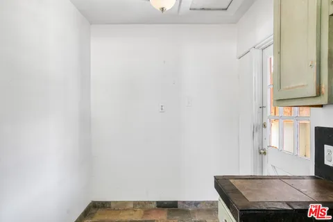 $700,000 | 586 West MacArthur Avenue, San Pedro, CA 90731