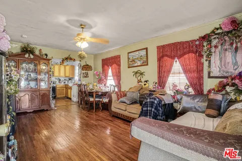 $700,000 | 586 West MacArthur Avenue, San Pedro, CA 90731