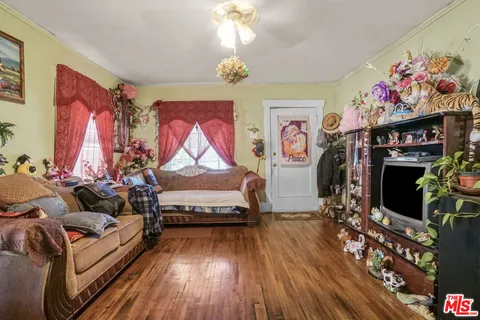 $700,000 | 586 West MacArthur Avenue, San Pedro, CA 90731