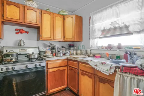 $700,000 | 586 West MacArthur Avenue, San Pedro, CA 90731