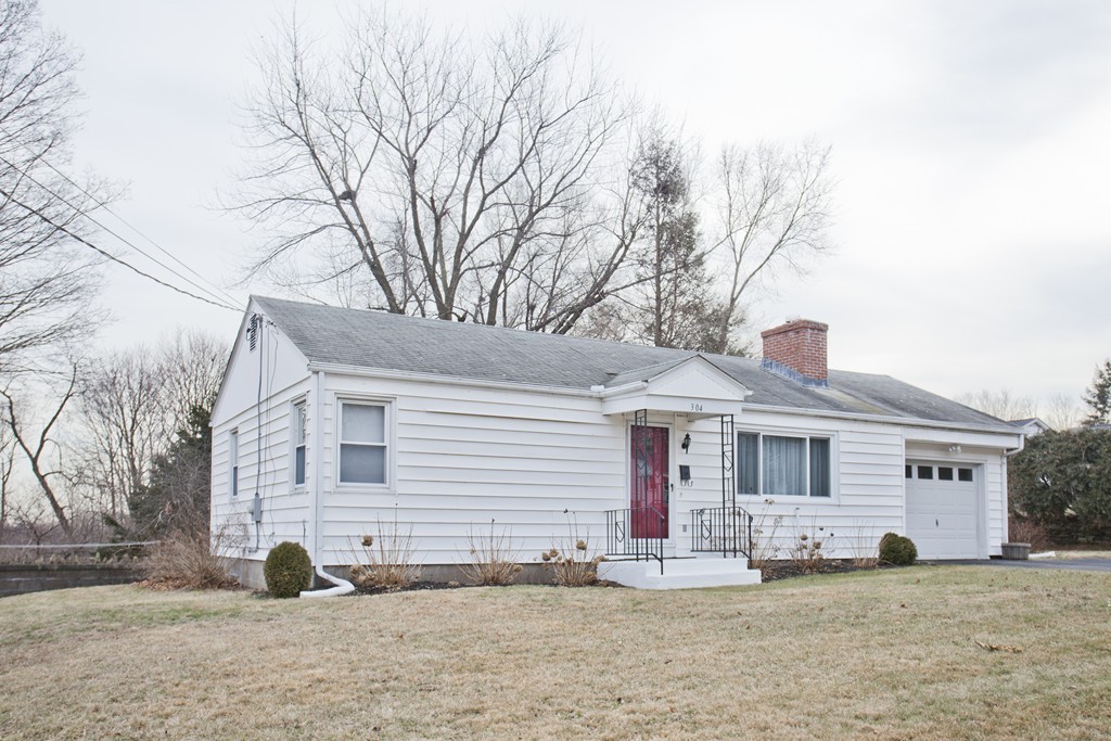 304 Westfield Road Holyoke, MA 01040 - Photo 2 of 21 Gallery Image 2