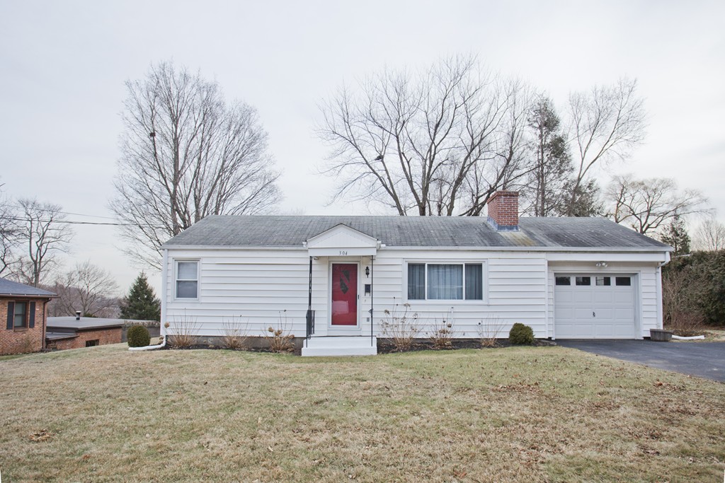 304 Westfield Road Holyoke, MA 01040 - Photo 3 of 21 Gallery Image 3