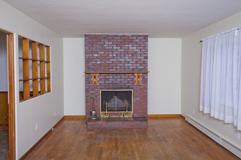 304 Westfield Road Holyoke, MA 01040 - Photo 9 of 21 Gallery Image 9
