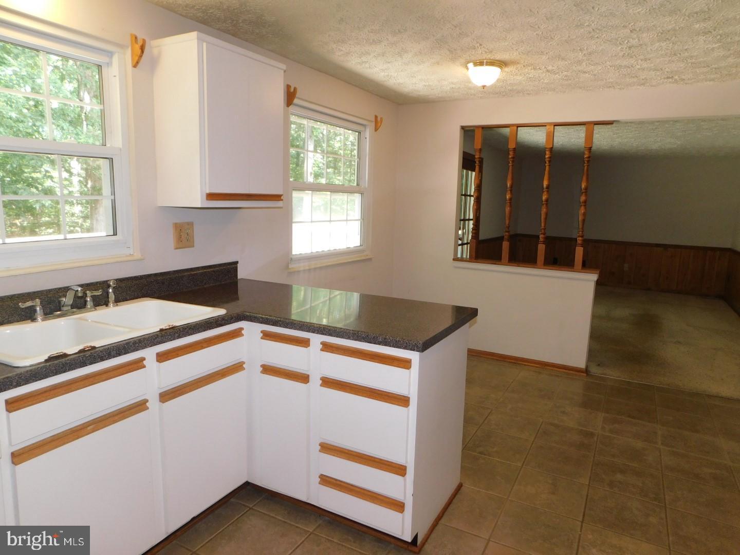 8488 Magic Tree Court Springfield, VA 22153 - Photo 5 of 29 Gallery Image 5