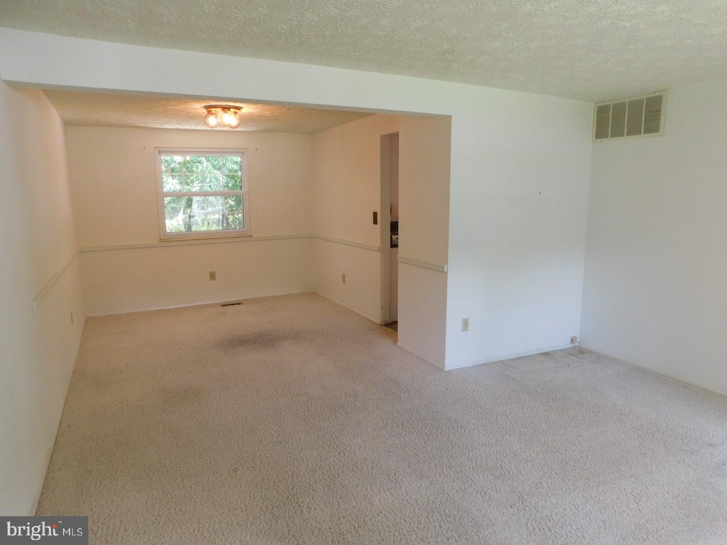 8488 Magic Tree Court Springfield, VA 22153 - Photo 8 of 29 Gallery Image 8