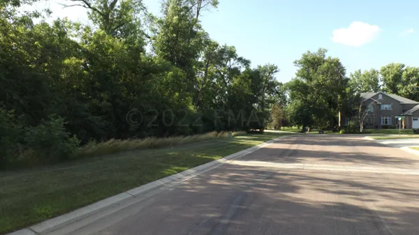 $65,000 | 1445 Oakwood Court, Wahpeton, ND 58075