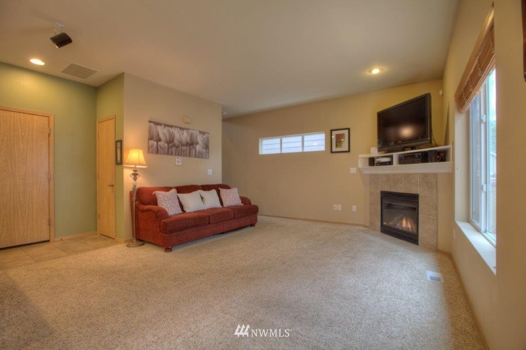 19304 24th Avenue Southeast Bothell, WA 98012 - Photo 5 of 21 Gallery Image 5