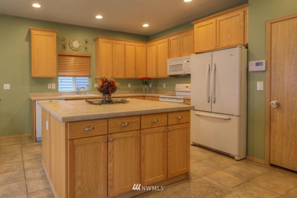 19304 24th Avenue Southeast Bothell, WA 98012 - Photo 7 of 21 Gallery Image 7