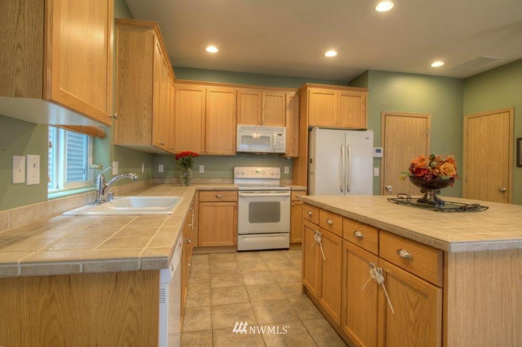 19304 24th Avenue Southeast Bothell, WA 98012 - Photo 8 of 21 Gallery Image 8