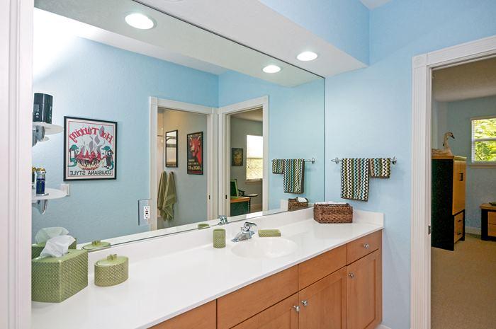 2198 Hermosa Road Boca Raton, FL 33486 - Photo 18 of 28 Jack & Jill Bathroom