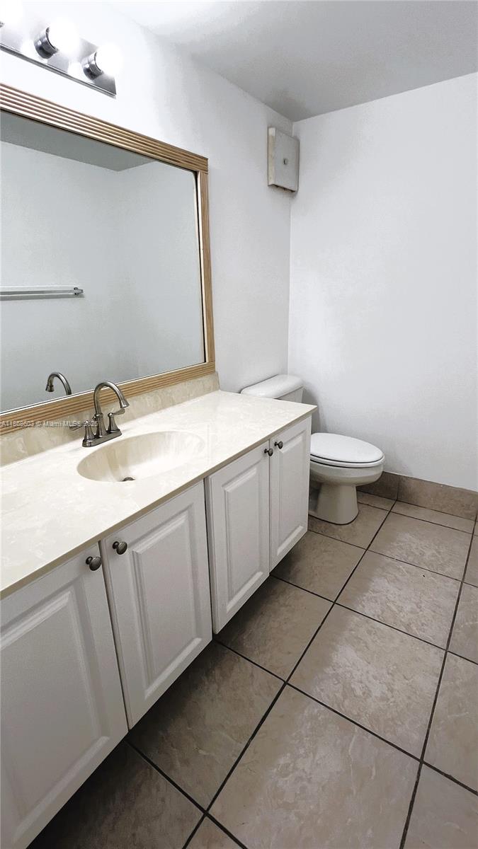 711 North Pine Island Road, Unit 211 Plantation, FL 33324 - Photo 13 of 16 a bathroom with a sink toilet and mirror