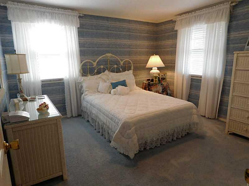 701 Pinetree Road Mt. Lebanon, PA 15243 - Photo 15 of 25 Bedroom.